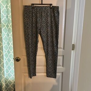 Cato Gray, Green, Tan and White Patterned leggings